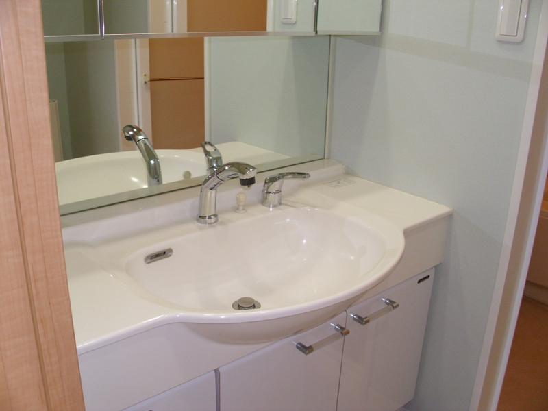 Wash basin, toilet. Indoor (11 May 2013) Shooting