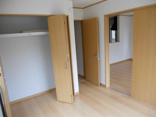 Non-living room. Tsuzukiai from the same specification living