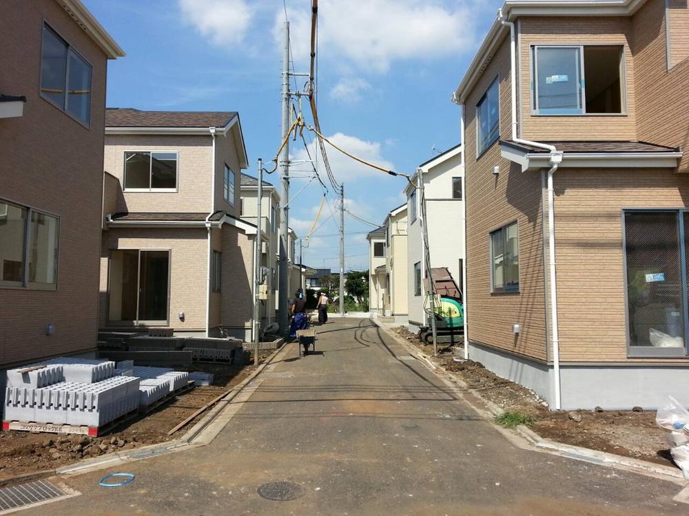 Local photos, including front road. Subdivision panoramic view