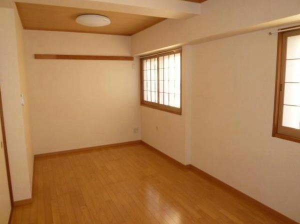 Non-living room. Bedroom