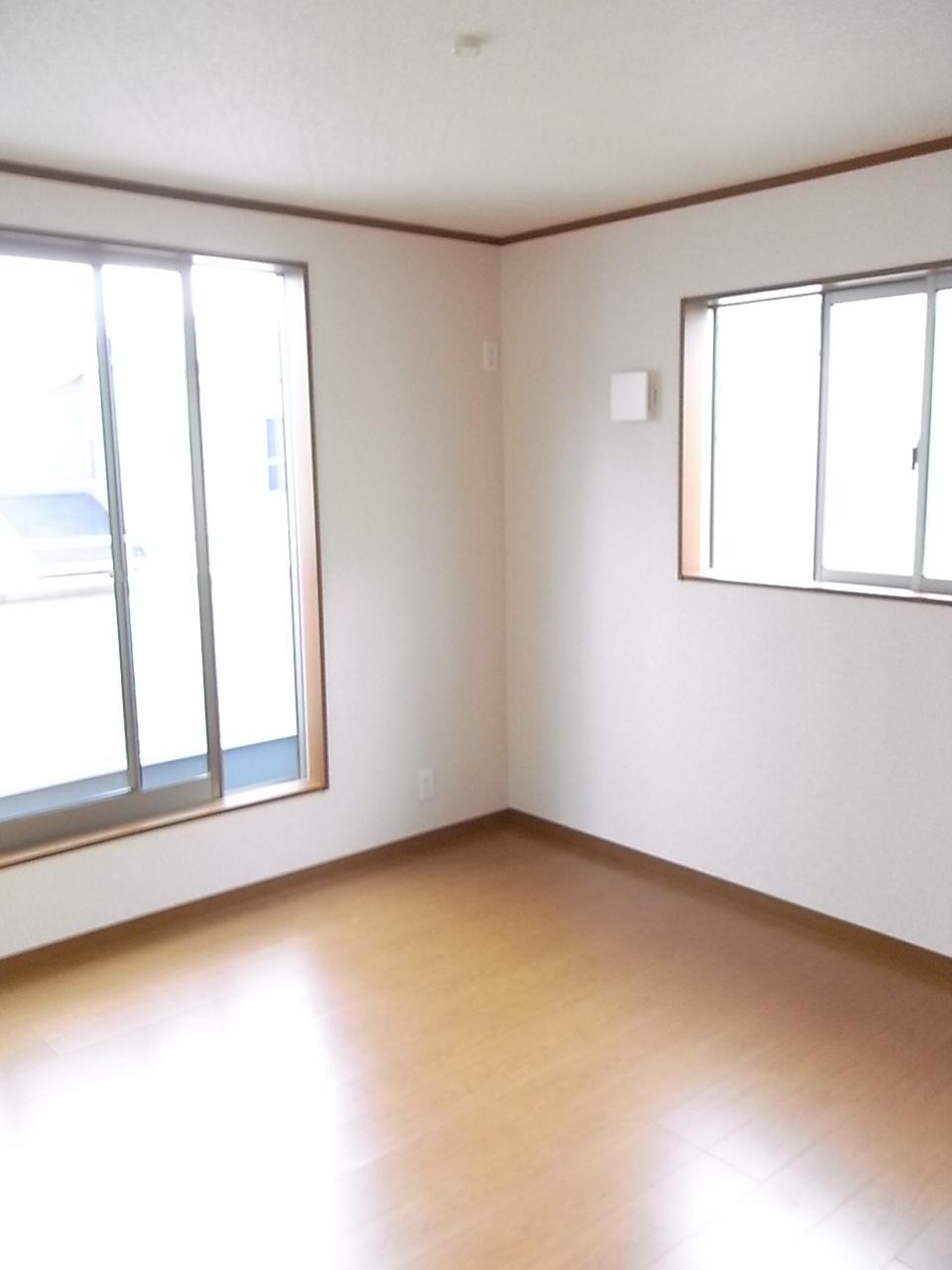 Non-living room. Same specifications