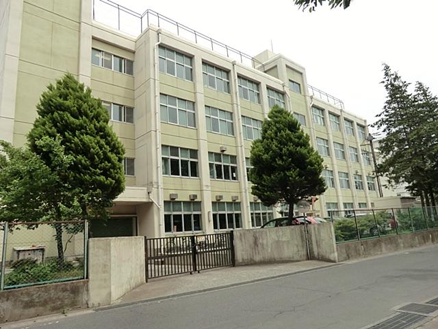 Junior high school. 950m until Yamato Municipal Minamirinkan junior high school
