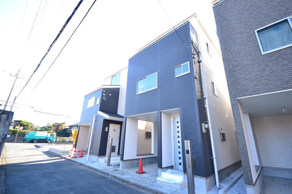 Local photos, including front road. Local (12 May 2013) Shooting