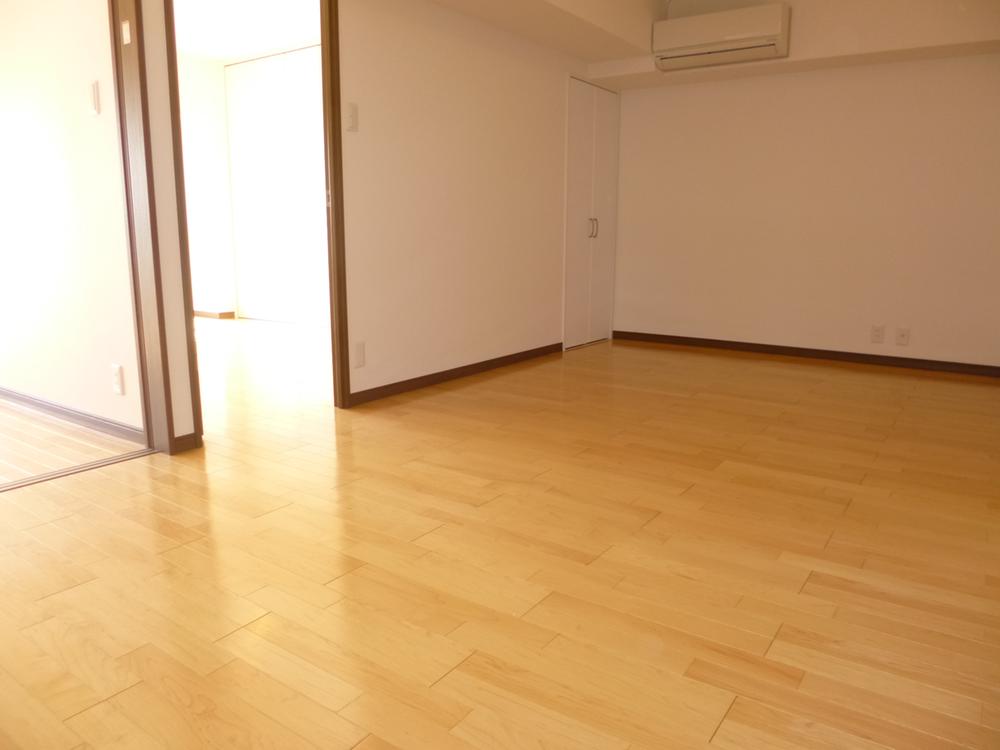 Living. Living the bright colors of flooring upholstery