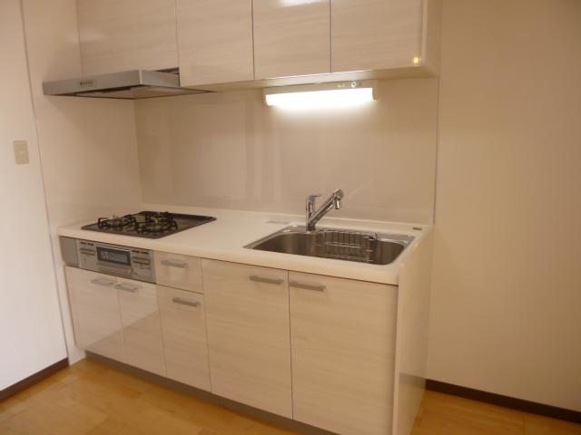 Kitchen. System kitchen with water purifier integrated faucet