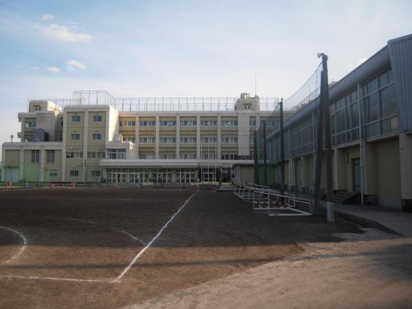 Junior high school. Minamirinkan 290m until junior high school
