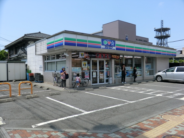 Convenience store. Three F until the (convenience store) 257m
