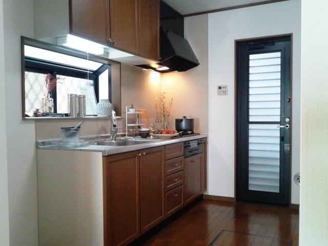 Kitchen. Indoor (12 May 2013) Shooting