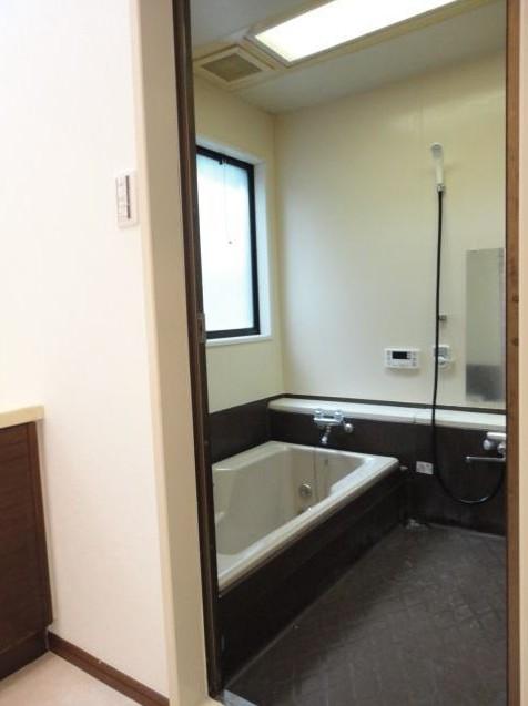 Bathroom. Indoor (10 May 2013) Shooting