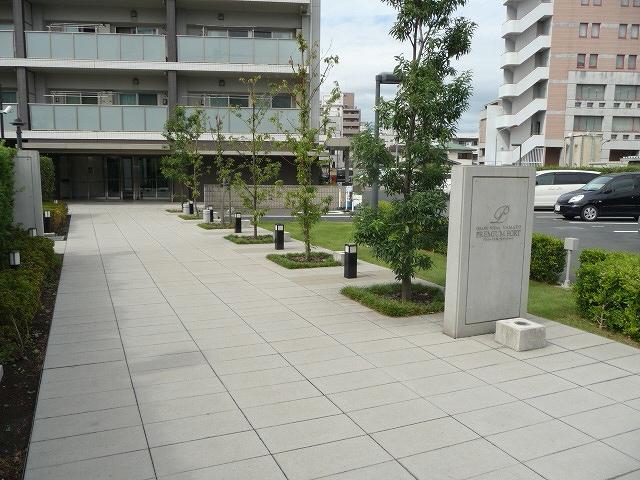 Entrance. Common areas