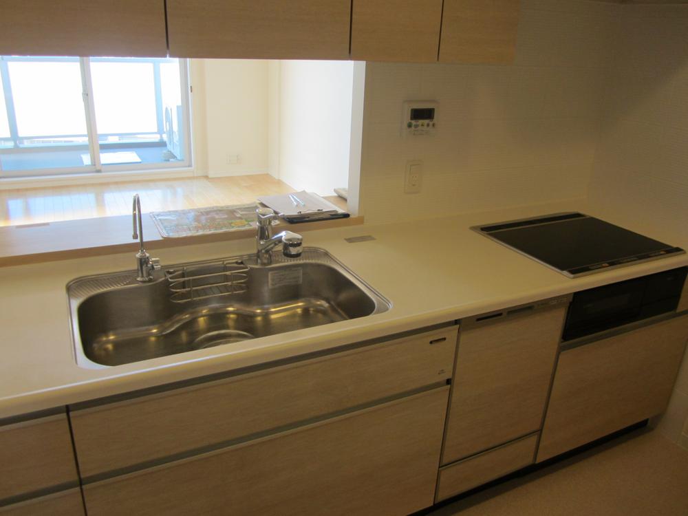 Kitchen. Indoor (12 May 2013) Shooting The face-to-face kitchen is with a dishwasher! Also because of the IH stove, It is safe for small children not out fire!