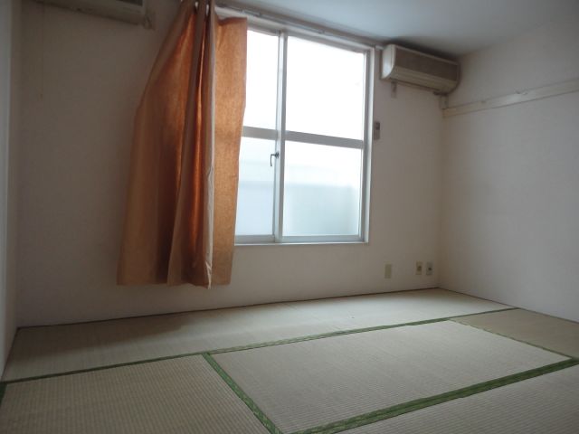 Living and room. It will be welcoming Japanese-style room.