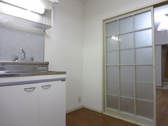 Kitchen. Refrigerator space is relaxed.