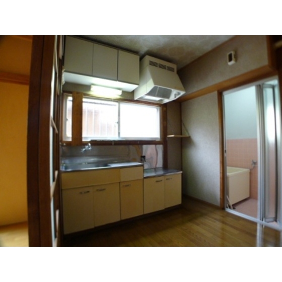 Kitchen. Gas stove is installed Allowed.