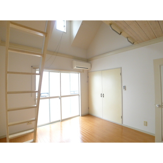 Living and room. Air conditioning! 1 year comfortably spend!