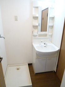 Washroom. Washroom / Bathroom Vanity ・ Laundry Area