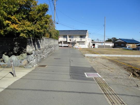 Local photos, including front road. Frontal road