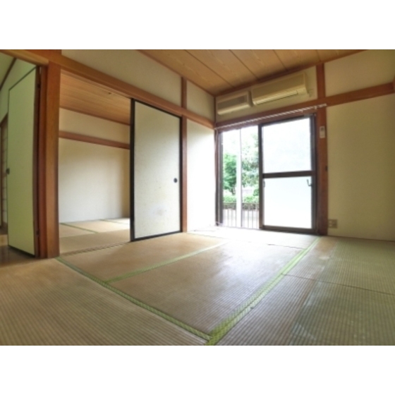 Other room space. AC with a Japanese-style room to spend comfortable