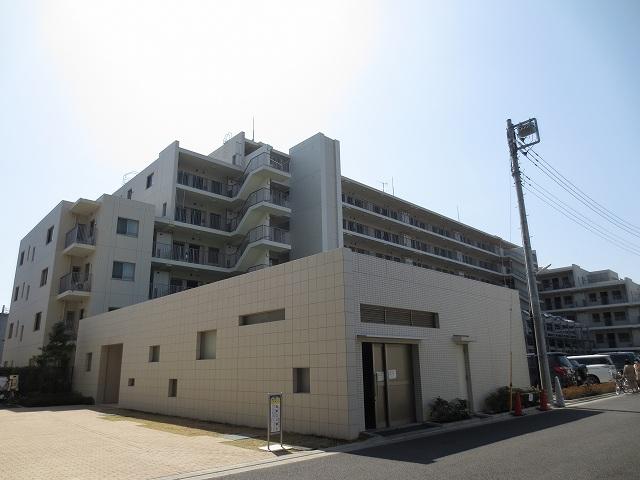 Local appearance photo. 2011. Built, All 182 House of Big community!