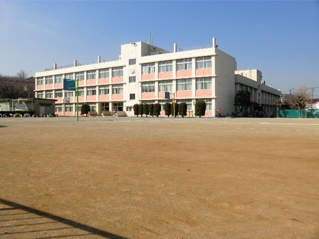 Primary school. 700m until Fukuda elementary school