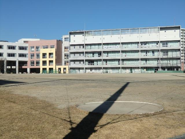 Junior high school. 1800m to Shibuya junior high school