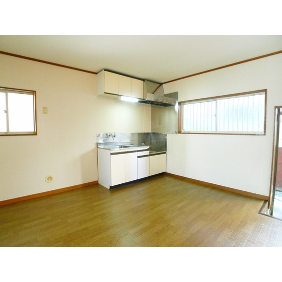 Kitchen. The kitchen is gas stove installation Allowed. 