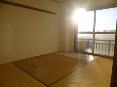 Other room space. Next to the living room Japanese-style room 6 quires