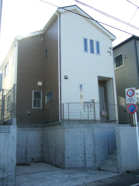 Local appearance photo. Local (12 May 2013) Shooting. 1 Building.