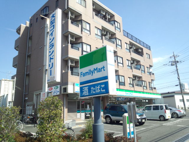 Convenience store. 137m to Family Mart (convenience store)