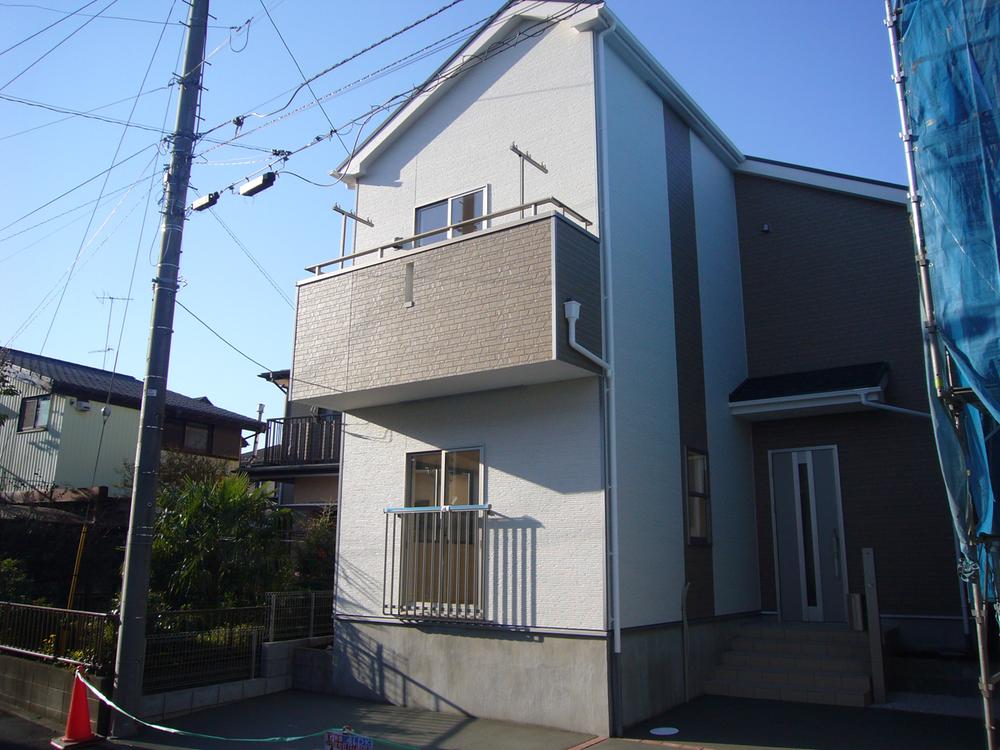 Local appearance photo. Local (11 May 2013) Shooting