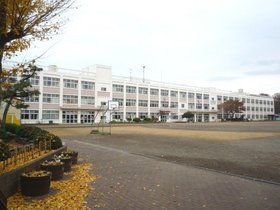 Primary school. Fukami to elementary school (elementary school) 860m