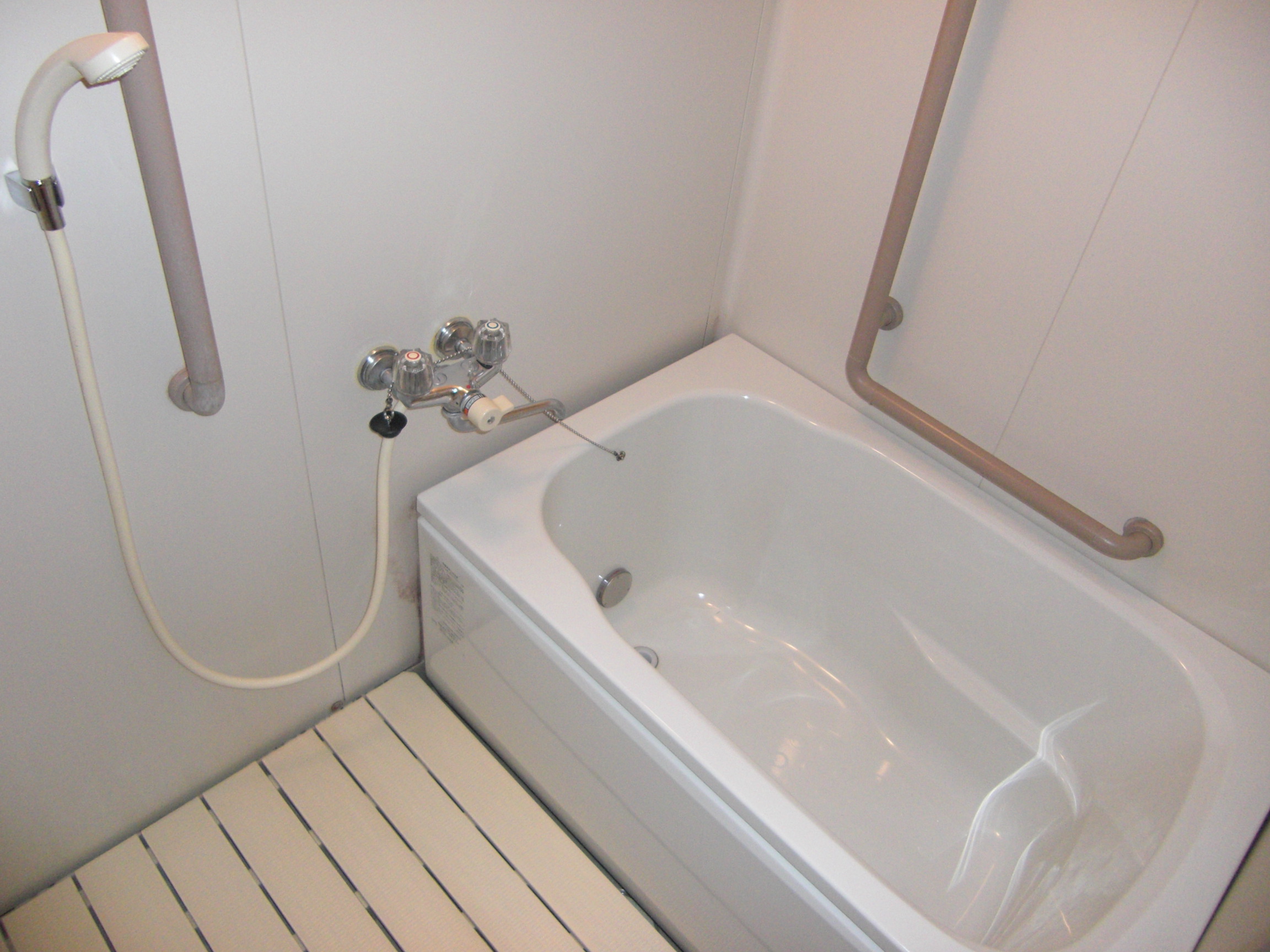 Bath. Reheating function Automatic hot water Upholstery