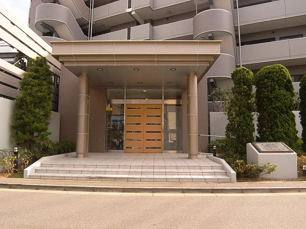 Entrance. Common areas