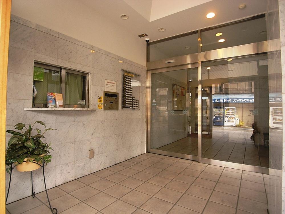 Entrance. Common areas