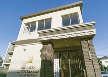 Upon exiting the "Chuorinkan" station of Denentoshi Tokyu, There is a Tokyu Store just before. Signs of the apartment gallery you will see and walk the green path of the side for about 1 minute. In the near of about two minutes' walk from the entrance gate, Towards the Come by car, we have also provided parking for customers.
