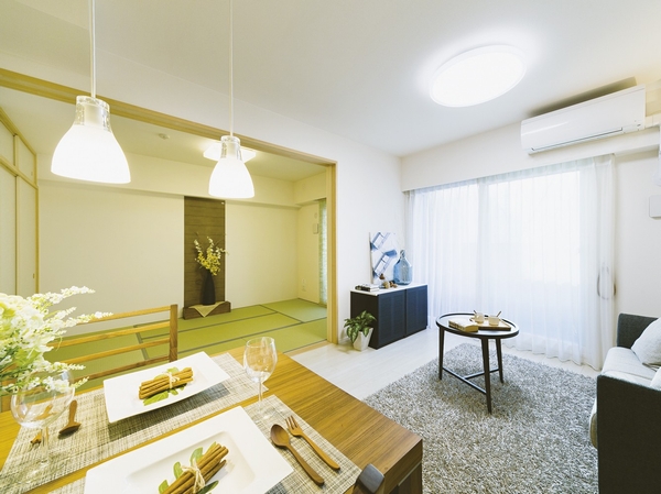 Living space from the dining, See Japanese-style. Living and Japanese-style room leads a flat floor, The such as when visitors can take advantage of as an integral space by opening the sliding door.