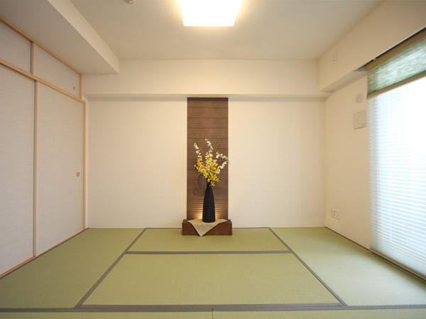 Interior.  [Room (3)] Japanese-style room, which can also be used as a place to greet the guest (model room Da type)