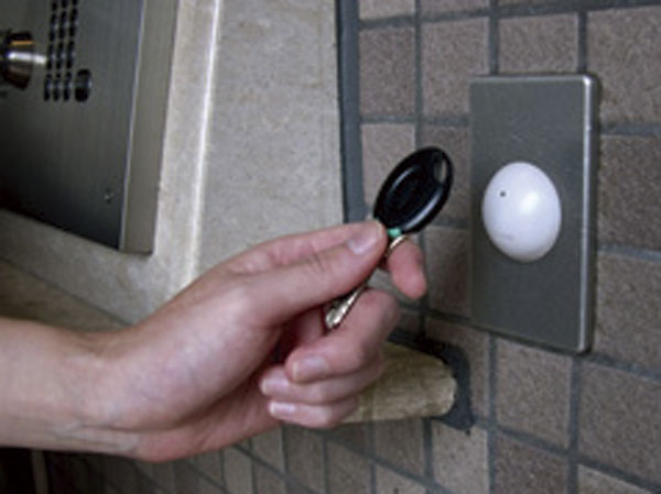 Security.  [Keyless Entry] The entrance of the auto door, Adopt a convenient non-touch key. Without the operation of the troublesome key, It allows you to smooth out. (Same specifications)
