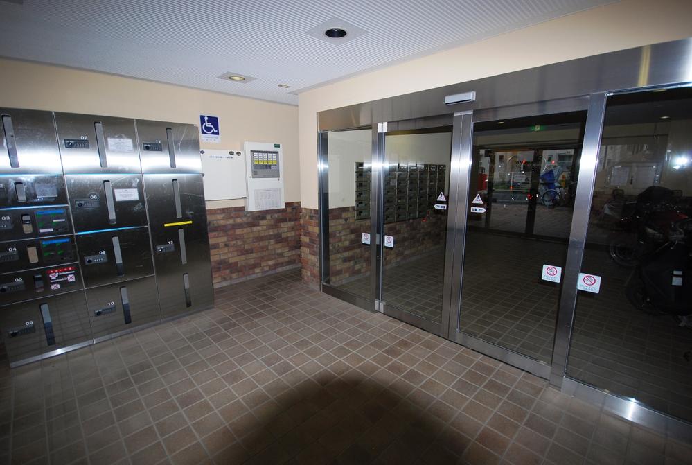 Entrance. Common areas