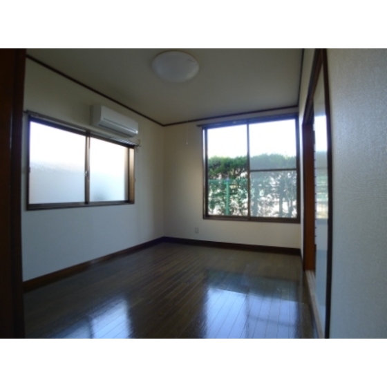 Other room space. Corner room, There is a window is bright Western-style on two faces. 