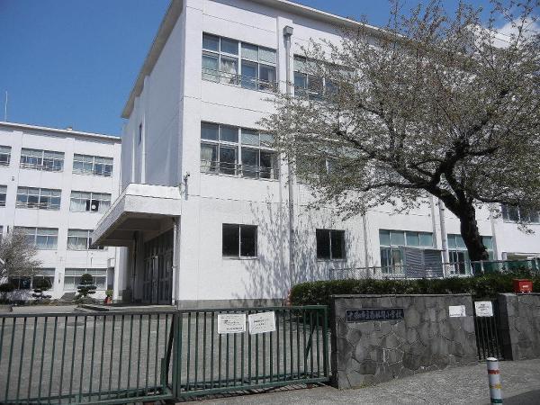 Primary school. Minamirinkan until elementary school 400m