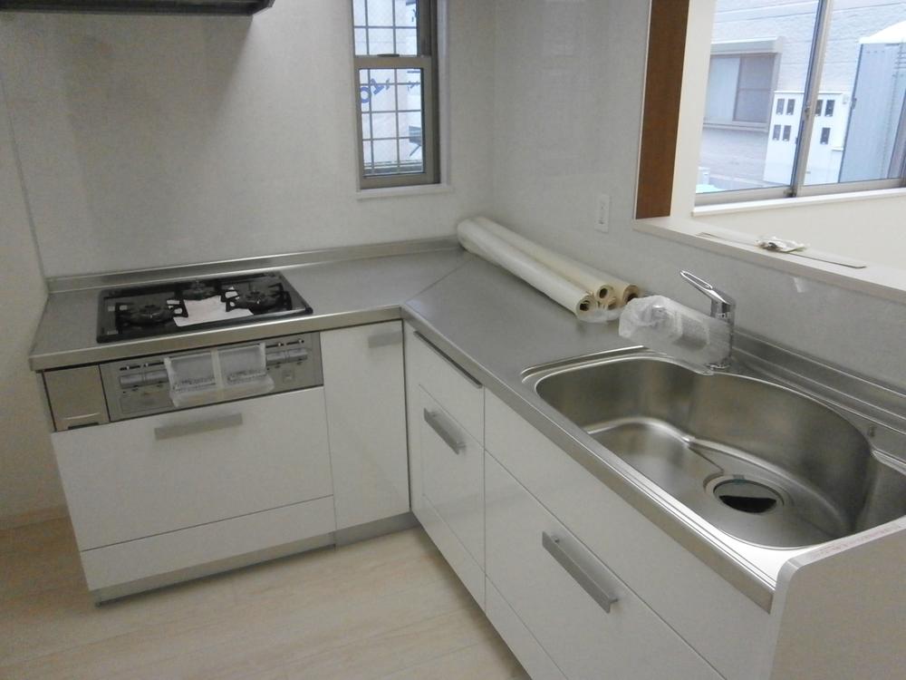 Kitchen. Local (11 May 2013) Shooting