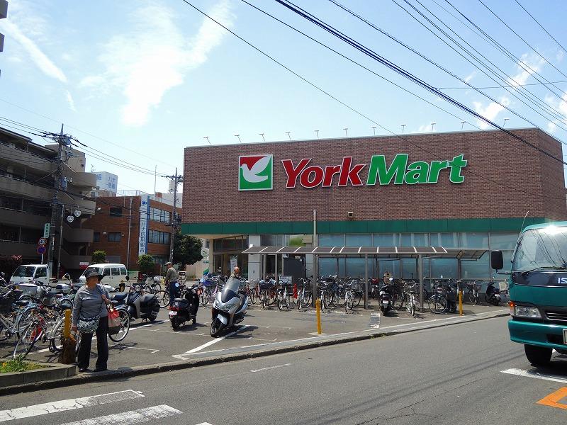 Supermarket. York Mart until the (super) 309m