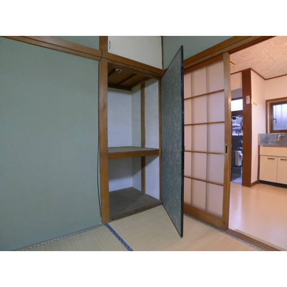 Receipt. You can use spacious rooms if Shimae things in storage.