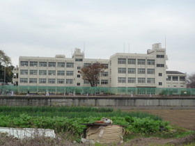 Primary school. Yamatohigashi up to elementary school (elementary school) 1060m