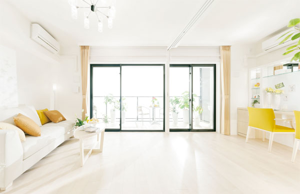 Room and equipment. Beautiful brightness that will spread to the glittering, Pleasant relaxed space full of sense of openness. The quality and the real has been skillfully harmony, It is graceful living space.