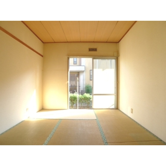 Living and room. It will calm purring relaxing Japanese-style!