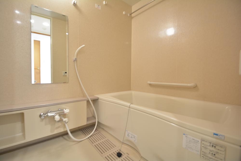 Bathroom. Please take your tired of the day stretched out his leg in a large bath