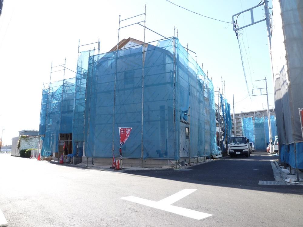 Local photos, including front road. All 23 buildings site