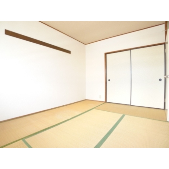Other room space. Purring is relaxing north Japanese-style room.